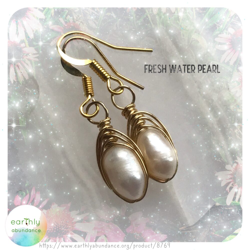 8769 Freshwater Pearldrops + Brassgold Earrings